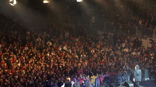 Varazdin, 051210. U gradskoj sportskoj dvorani na Dravi odrzava se humanitarna akcija “U rukama andjela”, u kojoj se skuplja novac za projekt Asistent u nastavi. Na koncertu nastupaju Bambi Molesters, Feminem Gibonni, Jaques, Klapa Kampanel, Lana Jurcevic