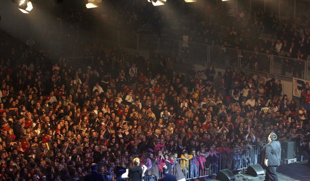 Varazdin, 051210. U gradskoj sportskoj dvorani na Dravi odrzava se humanitarna akcija “U rukama andjela”, u kojoj se skuplja novac za projekt Asistent u nastavi. Na koncertu nastupaju Bambi Molesters, Feminem Gibonni, Jaques, Klapa Kampanel, Lana Jurcevic