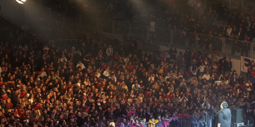 Varazdin, 051210. U gradskoj sportskoj dvorani na Dravi odrzava se humanitarna akcija “U rukama andjela”, u kojoj se skuplja novac za projekt Asistent u nastavi. Na koncertu nastupaju Bambi Molesters, Feminem Gibonni, Jaques, Klapa Kampanel, Lana Jurcevic Varazdin, 051210. U gradskoj sportskoj dvorani na Dravi odrzava se humanitarna akcija “U rukama andjela”, u kojoj se skuplja novac za projekt Asistent u nastavi. Na koncertu nastupaju Bambi Molesters, Feminem Gibonni, Jaques, Klapa Kampanel, Lana Jurcevic