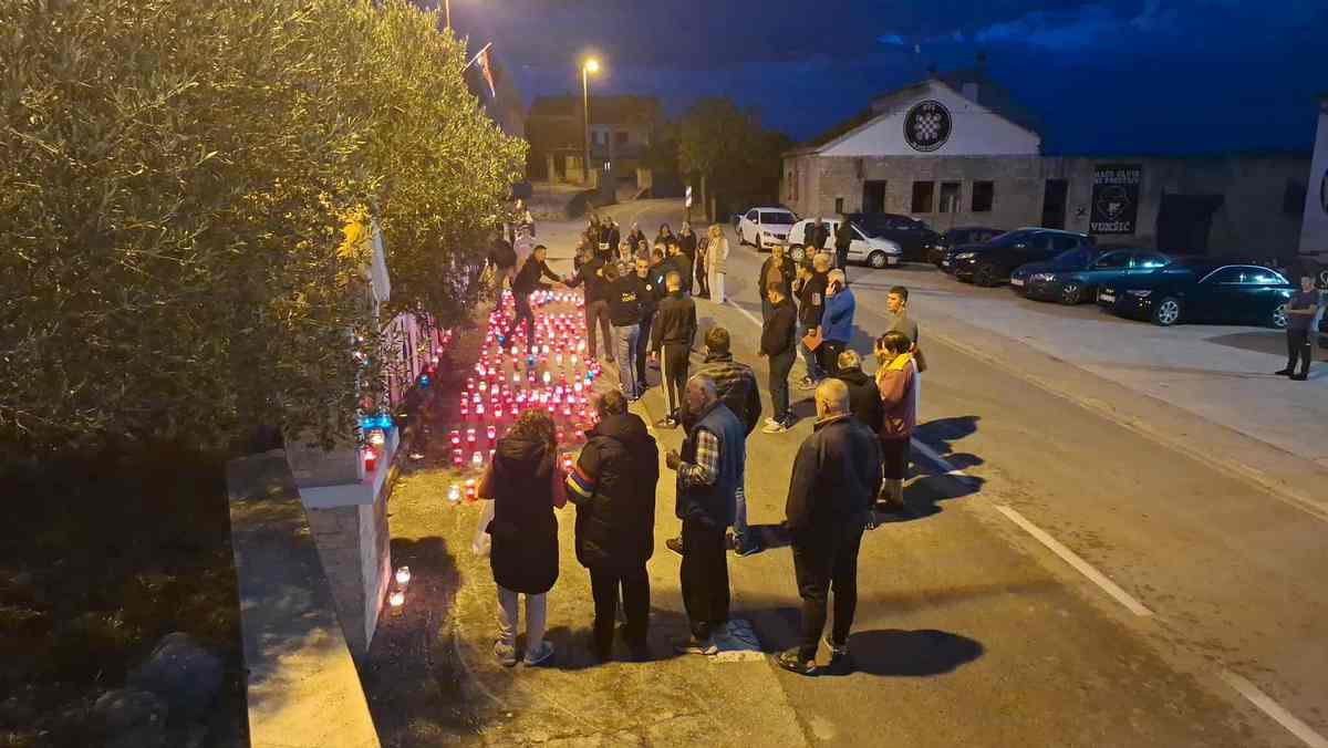 Vukšić zapalio svijeće u znak sjećanja za Vukovar i Škabrnju Vukšić zapalio svijeće u znak sjećanja za Vukovar i Škabrnju