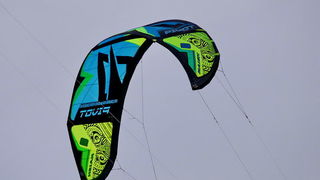 Kiteri i surferi uživali u jakom jugu