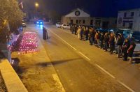 Vukšić zapalio svijeće u znak sjećanja za Vukovar i Škabrnju Vukšić zapalio svijeće u znak sjećanja za Vukovar i Škabrnju