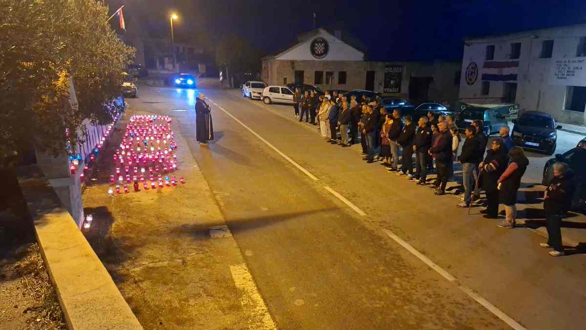 Vukšić zapalio svijeće u znak sjećanja za Vukovar i Škabrnju Vukšić zapalio svijeće u znak sjećanja za Vukovar i Škabrnju