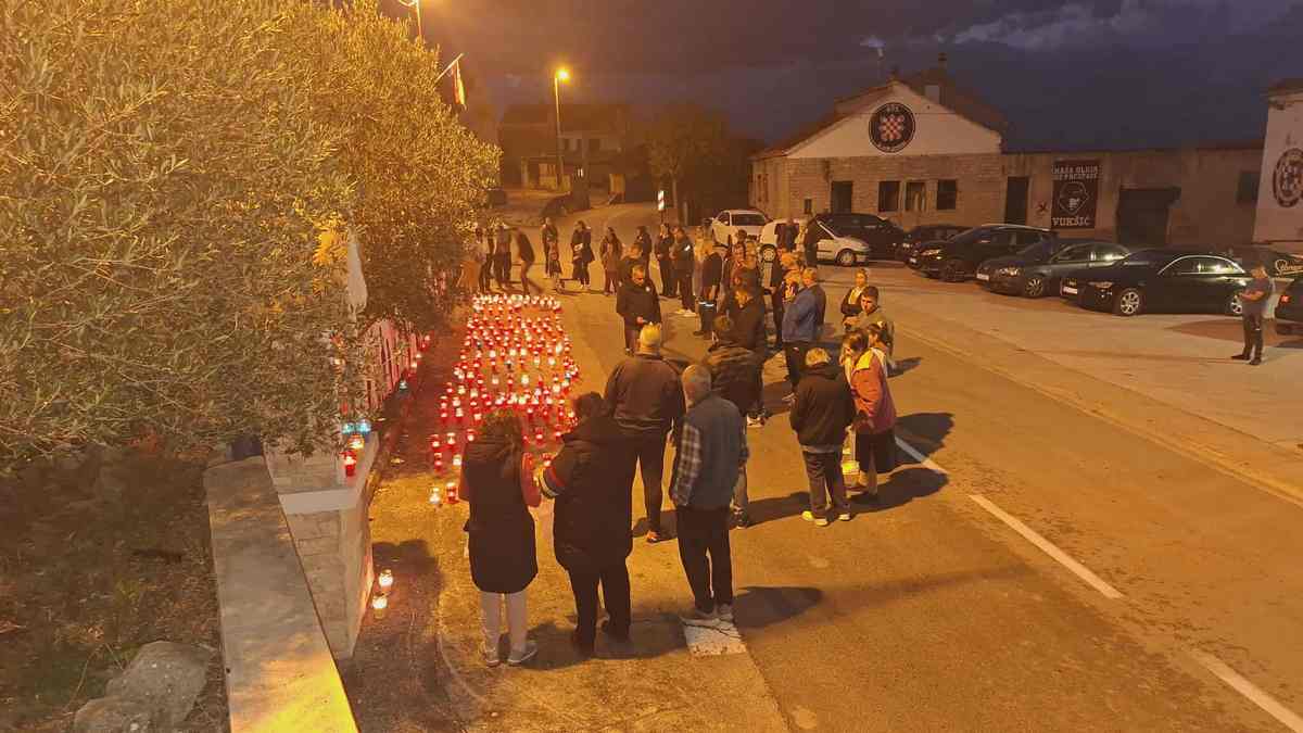 Vukšić zapalio svijeće u znak sjećanja za Vukovar i Škabrnju Vukšić zapalio svijeće u znak sjećanja za Vukovar i Škabrnju