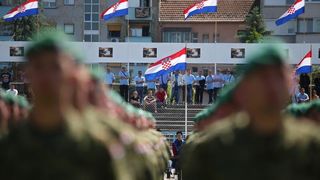 Svečano postrojavanje na stadionu u Kranjčevićevoj u povodu Dana Oružanih snaga Republike Hrvatske. Foto. PIXSELL Svečano postrojavanje na stadionu u Kranjčevićevoj u povodu Dana Oružanih snaga Republike Hrvatske. Foto. PIXSELL