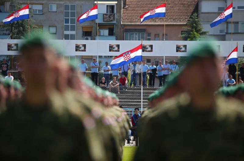 Svečano postrojavanje na stadionu u Kranjčevićevoj u povodu Dana Oružanih snaga Republike Hrvatske. Foto. PIXSELL Svečano postrojavanje na stadionu u Kranjčevićevoj u povodu Dana Oružanih snaga Republike Hrvatske. Foto. PIXSELL