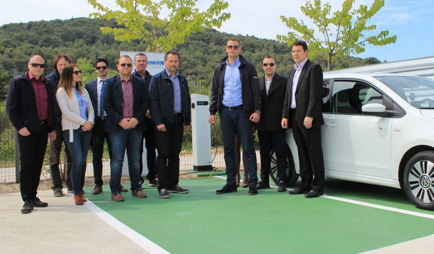 U Sutomišćici otvorena besplatna punionica za električna vozila