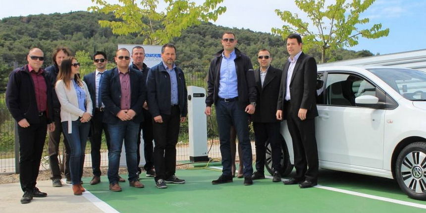 U Sutomišćici otvorena besplatna punionica za električna vozila