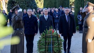 Na Gradskom groblju položeni vijenci povodom obilježavanja 33. obljetnice 72. bojne Vojne policije Na Gradskom groblju položeni vijenci povodom obilježavanja 33. obljetnice 72. bojne Vojne policije