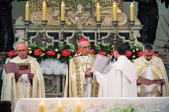Svečana večernja misa u crkvi Sv.Šime (foto:Saša Čuka)