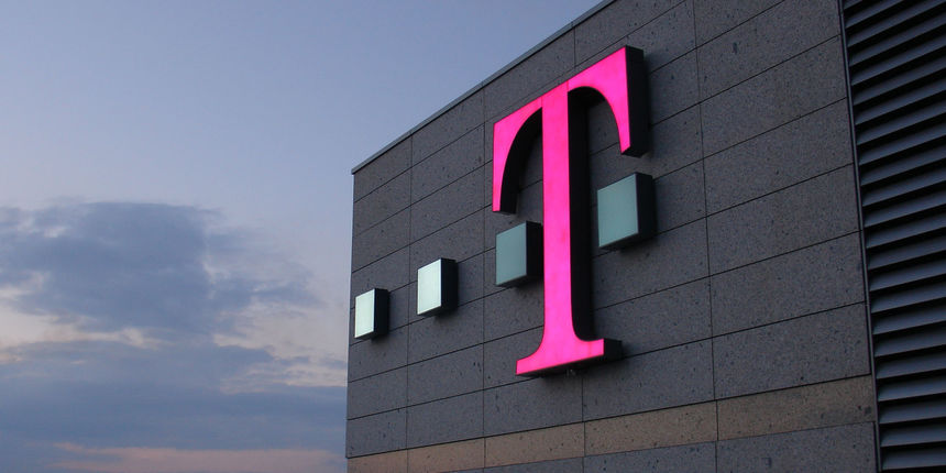 T-HT upravna zgrada (detalj) T-HT upravna zgrada (detalj)