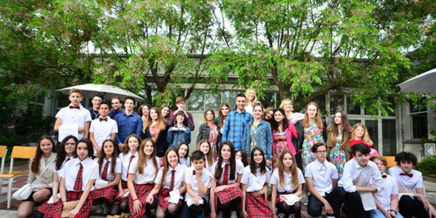 Kazališna udruga “Igrajmo se” predstavila je dramsku igru “Coffee to go” u atriju Gradske knjižnice Zadar