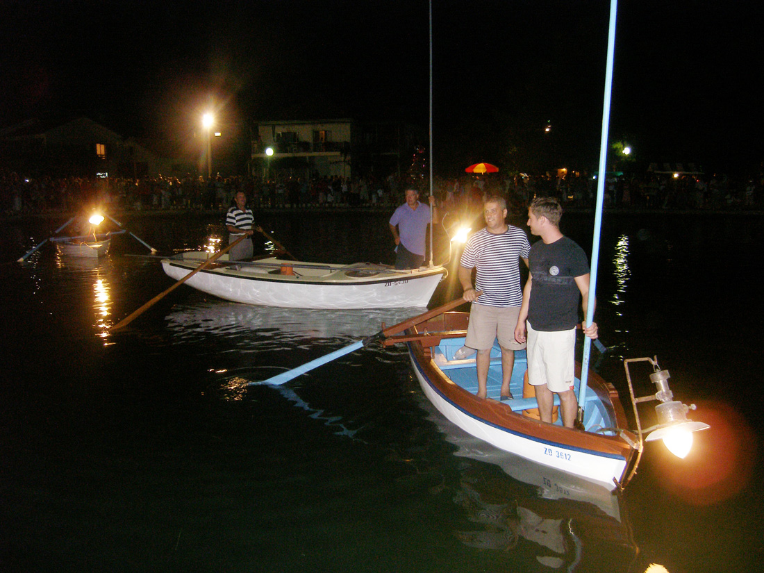 SUKOSAN, 13.08.2007. Trke tovarov, Noc svicarenja, klape Zapivajmo Kasijanu, vatromet