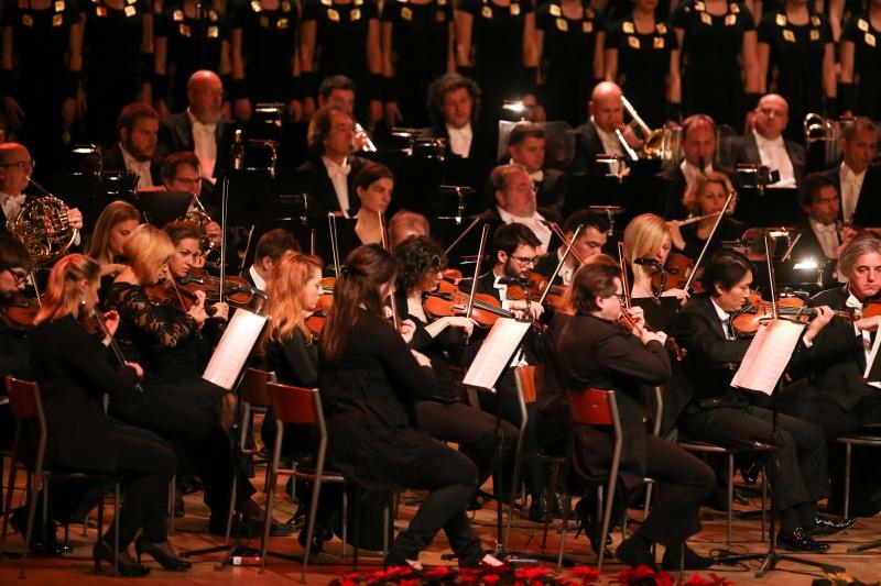 Božićni koncert Zagrebčcke filharmonije i Vokalnog ansambla Husar&Tomčić