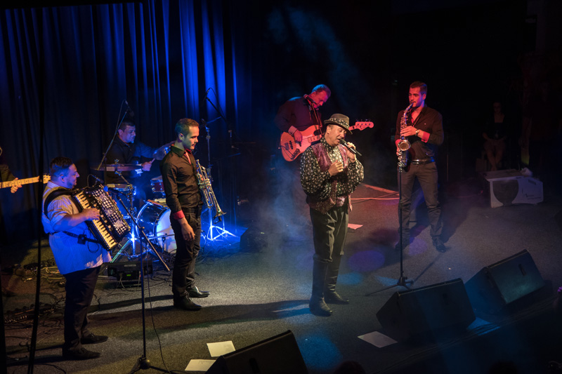 Esma Redžepova, prateći bend Folk Masters i gost Ibus Ibraimovski @ Arsenal Zadar Esma Redžepova, prateći bend Folk Masters i gost Ibus Ibraimovski @ Arsenal Zadar