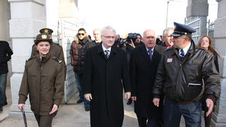 Polaganje vijenaca za poginule branitelje u VRA Maslenica, Foto: Saša Čuka