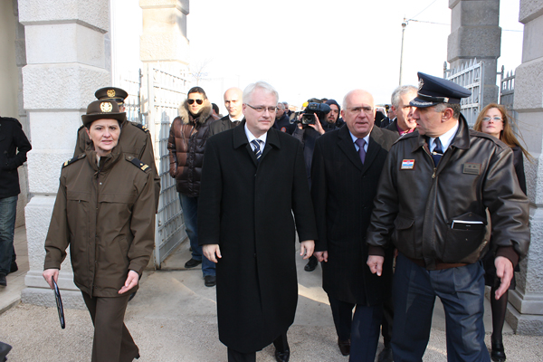 Polaganje vijenaca za poginule branitelje u VRA Maslenica, Foto: Saša Čuka