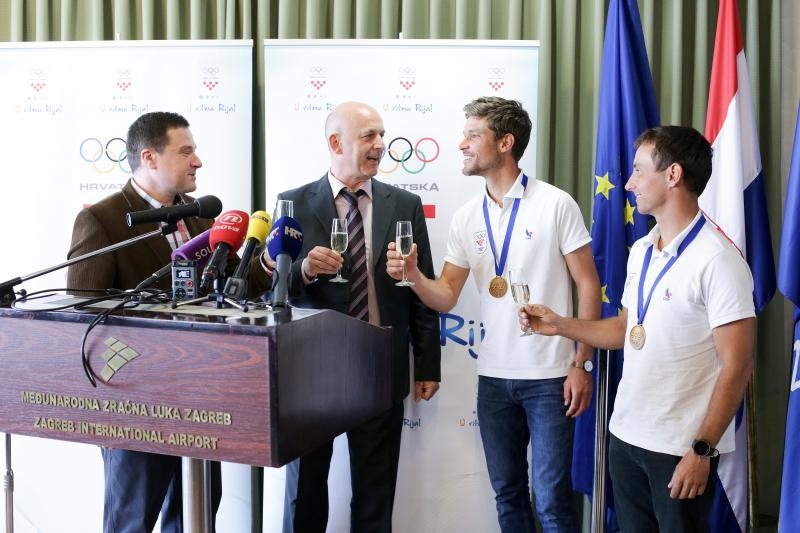 Svečani doček svjetskih prvaka Fantele i Marenića u Zračnoj luci Zagreb. Foto: Petar Glebov/PIXSELL