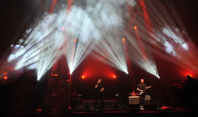 Split, 050210.
U Spaladium Areni The Australian Pink Floyd Show odrzali su koncert pred 4000 posjetitelja.
Grupa TAPFS vec 20 godina uspjesno izvodi obrade cuvene grupe Pink Floyd u svom vrlo prepoznatljivom stilu. Poceli su 1988. godine u Adelaideu i sad Split, 050210.
U Spaladium Areni The Australian Pink Floyd Show odrzali su koncert pred 4000 posjetitelja.
Grupa TAPFS vec 20 godina uspjesno izvodi obrade cuvene grupe Pink Floyd u svom vrlo prepoznatljivom stilu. Poceli su 1988. godine u Adelaideu i sad