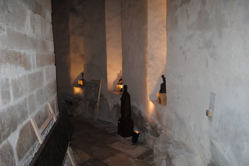 Kiparska izložba “Vjetar iz duše” fra Jokaima Gregova u crkvi Sv. Donata Kiparska izložba “Vjetar iz duše” fra Jokaima Gregova u crkvi Sv. Donata