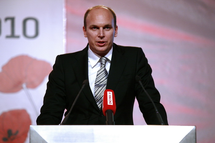 Zagreb, 161110.
U hotelu Westin odrzan je 20. susret CROMA 2010, na kojm su dodijeljene nagrade za najbolje menadzere i poduzetnike u ovoj godini. Dodijeljeno je 14 nagrada i plaketa.
Na slici: dobitnik nagrade Adrian Josip Jezina, B.net Hrvatska d.o.o., Zagreb, 161110.
U hotelu Westin odrzan je 20. susret CROMA 2010, na kojm su dodijeljene nagrade za najbolje menadzere i poduzetnike u ovoj godini. Dodijeljeno je 14 nagrada i plaketa.
Na slici: dobitnik nagrade Adrian Josip Jezina, B.net Hrvatska d.o.o.,