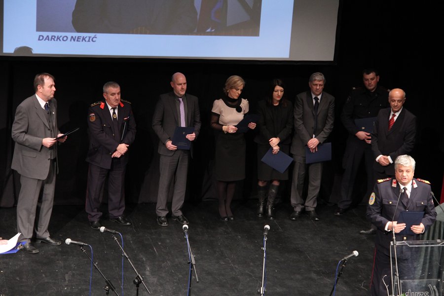 HNK Zadar: Dodjela priznanja za ”Naročiti pothvat u zaštiti i spašavanju” foto: I. Perinčić HNK Zadar: Dodjela priznanja za ”Naročiti pothvat u zaštiti i spašavanju” foto: I. Perinčić