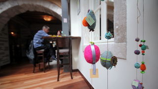 Restoran Bar Atrij: Prodajna izložba uskrsnih pisanica Silvijane Dražović, Foto: Saša Čuka Restoran Bar Atrij: Prodajna izložba uskrsnih pisanica Silvijane Dražović, Foto: Saša Čuka