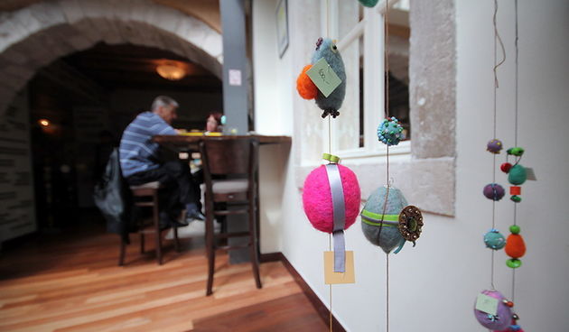 Restoran Bar Atrij: Prodajna izložba uskrsnih pisanica Silvijane Dražović, Foto: Saša Čuka