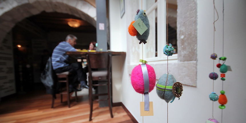 Restoran Bar Atrij: Prodajna izložba uskrsnih pisanica Silvijane Dražović, Foto: Saša Čuka Restoran Bar Atrij: Prodajna izložba uskrsnih pisanica Silvijane Dražović, Foto: Saša Čuka