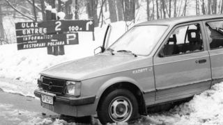 310391. ARHIVSKA FOTOGRAFIJA:
Plitvicka jezera – Akcija pripadnika za posebne namjene hrvatskog MUP-a na sam Uskrs 31.03.1991 kojom je ponovno uspostavljena policijska postaja na Plitvickim jezerima. Okrsaj je trajajo vise sati u kojoj je poginuo redarstv 310391. ARHIVSKA FOTOGRAFIJA:
Plitvicka jezera – Akcija pripadnika za posebne namjene hrvatskog MUP-a na sam Uskrs 31.03.1991 kojom je ponovno uspostavljena policijska postaja na Plitvickim jezerima. Okrsaj je trajajo vise sati u kojoj je poginuo redarstv