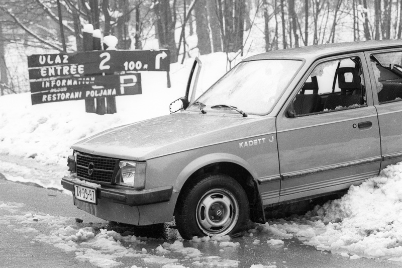 310391. ARHIVSKA FOTOGRAFIJA:
Plitvicka jezera – Akcija pripadnika za posebne namjene hrvatskog MUP-a na sam Uskrs 31.03.1991 kojom je ponovno uspostavljena policijska postaja na Plitvickim jezerima. Okrsaj je trajajo vise sati u kojoj je poginuo redarstv 310391. ARHIVSKA FOTOGRAFIJA:
Plitvicka jezera – Akcija pripadnika za posebne namjene hrvatskog MUP-a na sam Uskrs 31.03.1991 kojom je ponovno uspostavljena policijska postaja na Plitvickim jezerima. Okrsaj je trajajo vise sati u kojoj je poginuo redarstv
