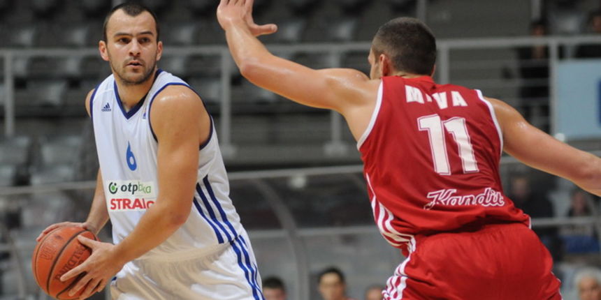 Zadar, 201111.U Zadru se odigrala utakmica 7. kola A1 kosarkaske lige izmedju KK Zadar i KK Sibenik Jolly. Na fotografiji: Ive Ivanov (6), Mate Mrva (11).Foto: Luka Gerlanc / CROPIX