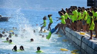 10. dm Millennium Jump na zadarskoj rivi – 3 tisuće skakača poslalo prekrasnu priču u svijet 10. dm Millennium Jump na zadarskoj rivi – 3 tisuće skakača poslalo prekrasnu priču u svijet