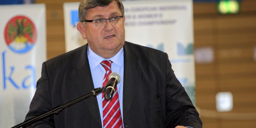 Rijeka, 050310 Veceras je u sportskoj dvorani na Zametu upriliceno svecano otvorenje 11. Europskog pojedinacnog prvenstva u sahu za muskarce i zene. Organizator natjecanja je Sahovski klub Rijeka u suradnji s Hrvatskom sahovskom federacijom, a pod pokrovi Rijeka, 050310 Veceras je u sportskoj dvorani na Zametu upriliceno svecano otvorenje 11. Europskog pojedinacnog prvenstva u sahu za muskarce i zene. Organizator natjecanja je Sahovski klub Rijeka u suradnji s Hrvatskom sahovskom federacijom, a pod pokrovi