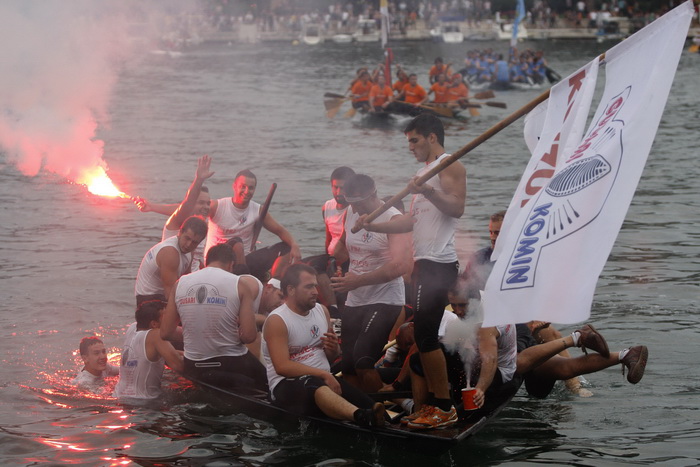 Ploce, 140810
13. Maraton ladja na Neretvi od Metkovica do Ploca.
Na slici cilj maratona u Plocama, pobjednici Gusar iz Komina prolaze kroz cilj
Foto: Ivo Ravlic / CROPIX