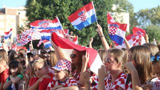 Zadar dočekao svoje Vatrene: Sve generacije okupile se na Forumu