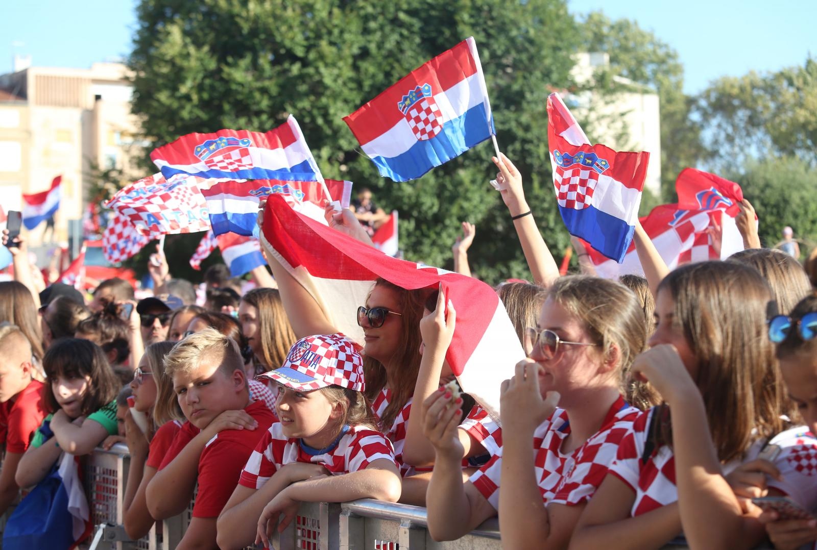 Zadar dočekao svoje Vatrene: Sve generacije okupile se na Forumu