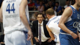 Zadar, 010610.
Dvorana Kresimir Cosic u Zadru. Druga finalna utakmica kosarkaskog prvenstva Hrvatske odigrana izmedju KK Zadar i KK Cibona.
Na slici: Trener Zadra Danijel Jusup.
Foto: Jure Miskovic / CROPIX Zadar, 010610.
Dvorana Kresimir Cosic u Zadru. Druga finalna utakmica kosarkaskog prvenstva Hrvatske odigrana izmedju KK Zadar i KK Cibona.
Na slici: Trener Zadra Danijel Jusup.
Foto: Jure Miskovic / CROPIX