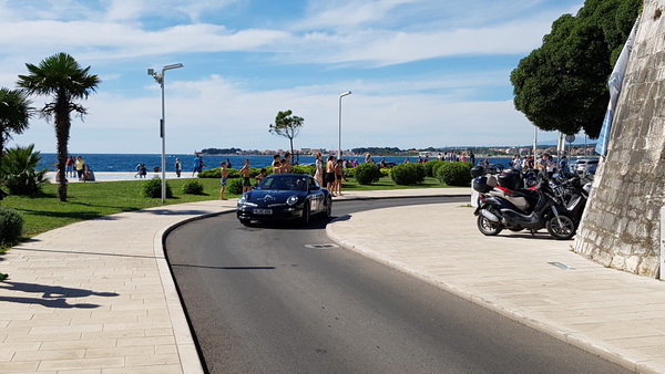 Pink Wing, jedinstvena gastro-turistička karavana luksuznih automobila gostovala je u Zadru na Pozdravu suncu. Foto: Mladen Malik