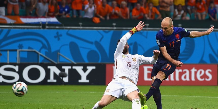 Arjen Robben i Iker Casillas, foto: FIFA Arjen Robben i Iker Casillas, foto: FIFA