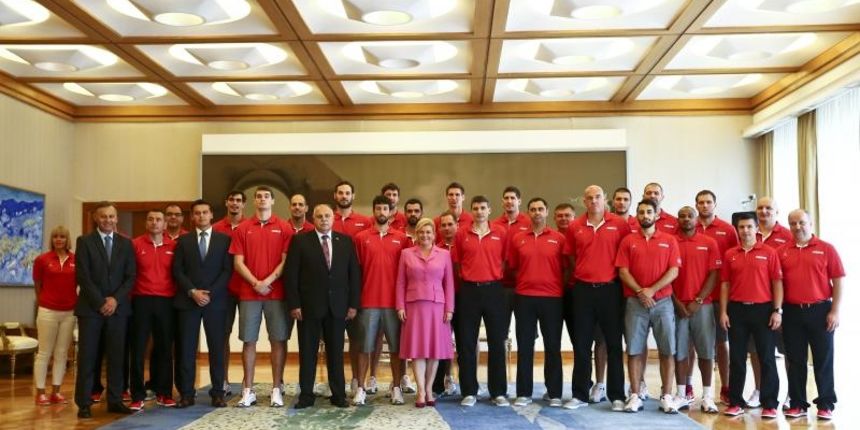 04.09.2015., Velika Gorica – Hrvatska kosarkaska reprezentacija na prijemu kod predsjednice RH Kolinde Grabar Kitarovic. Photo: Slavko Midzor/PIXSELL 04.09.2015., Velika Gorica – Hrvatska kosarkaska reprezentacija na prijemu kod predsjednice RH Kolinde Grabar Kitarovic. Photo: Slavko Midzor/PIXSELL