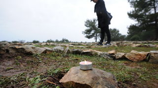 Musapstan, Zadar, 211212
Uoci najavljenog smaka svijeta, u petak 21. prosinca, u sumici u Muspastanu pokraj Zadra pojavilo se devet misterioznih labirinata od kamena. Iako je grupica Zadrana koja ih je izgradila tamo trebala cekati drevno prorocanstvo May