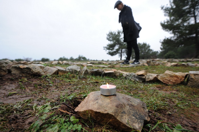 Musapstan, Zadar, 211212
Uoci najavljenog smaka svijeta, u petak 21. prosinca, u sumici u Muspastanu pokraj Zadra pojavilo se devet misterioznih labirinata od kamena. Iako je grupica Zadrana koja ih je izgradila tamo trebala cekati drevno prorocanstvo May