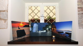 Zadar, 120712.
U caffe baru Atrij veceras se odrzala prezentacija i izlozba novog zadarskog suvenira, fotografija na platnu i postera s motivima zadra, autora Sase Cuke i Lea banica, fotografa portala eZadar.hr.
Na fotografiji: novi zadarski suvenir, foto Zadar, 120712.
U caffe baru Atrij veceras se odrzala prezentacija i izlozba novog zadarskog suvenira, fotografija na platnu i postera s motivima zadra, autora Sase Cuke i Lea banica, fotografa portala eZadar.hr.
Na fotografiji: novi zadarski suvenir, foto