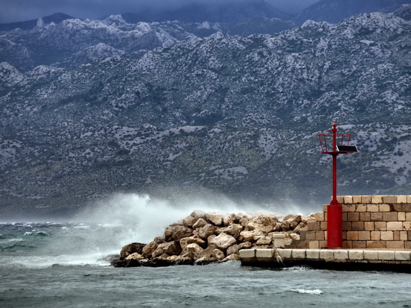 Olujna bura u Ražancu 15. srpnja 2016. Foto:Leo Kvarantan Olujna bura u Ražancu 15. srpnja 2016. Foto:Leo Kvarantan
