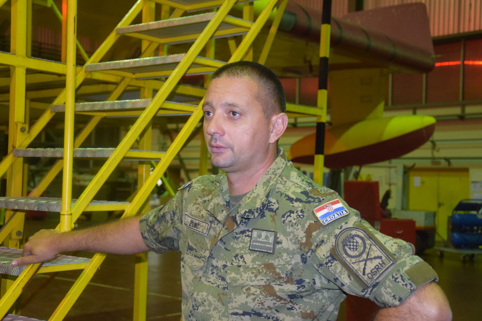 Tehničari cijelu noć pripremali avione za gašenje požara Tehničari cijelu noć pripremali avione za gašenje požara