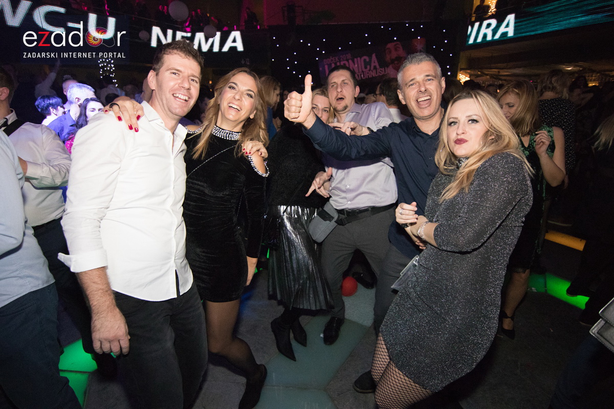 Ludnica u Saturnusu: Najbolji doček u svemiru i šire Ludnica u Saturnusu: Najbolji doček u svemiru i šire