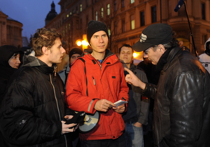 Zagreb, 020311. 
Novi, cetvrti po redu, protuvladin prosvjed tzv. facebook grupe zapoceo je veceras na Cvjetnom trgu.
Na fotografiji: Ivan Pernar organizator skupa.
Foto: Damir Krajac / Cropix
