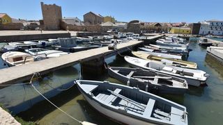 Ražančani saniraju štete nakon orkanske bure. Photo: Dino Stanin/PIXSELL