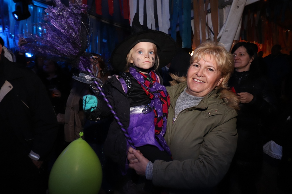 Cirkultura i Jasmin Stavros otvorili Maškare na Viru Cirkultura i Jasmin Stavros otvorili Maškare na Viru